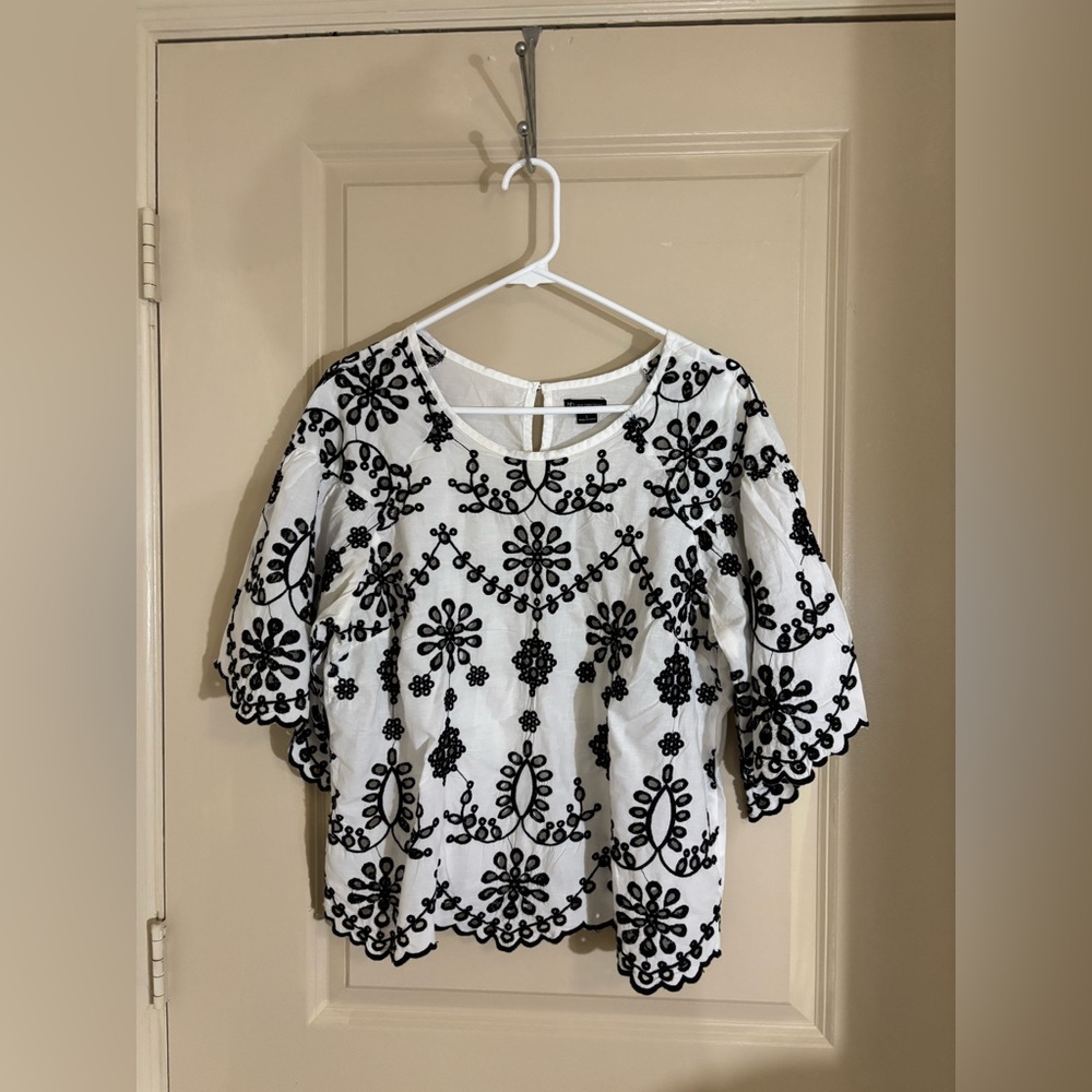 NDI Black Floral Embroidered White Blouse